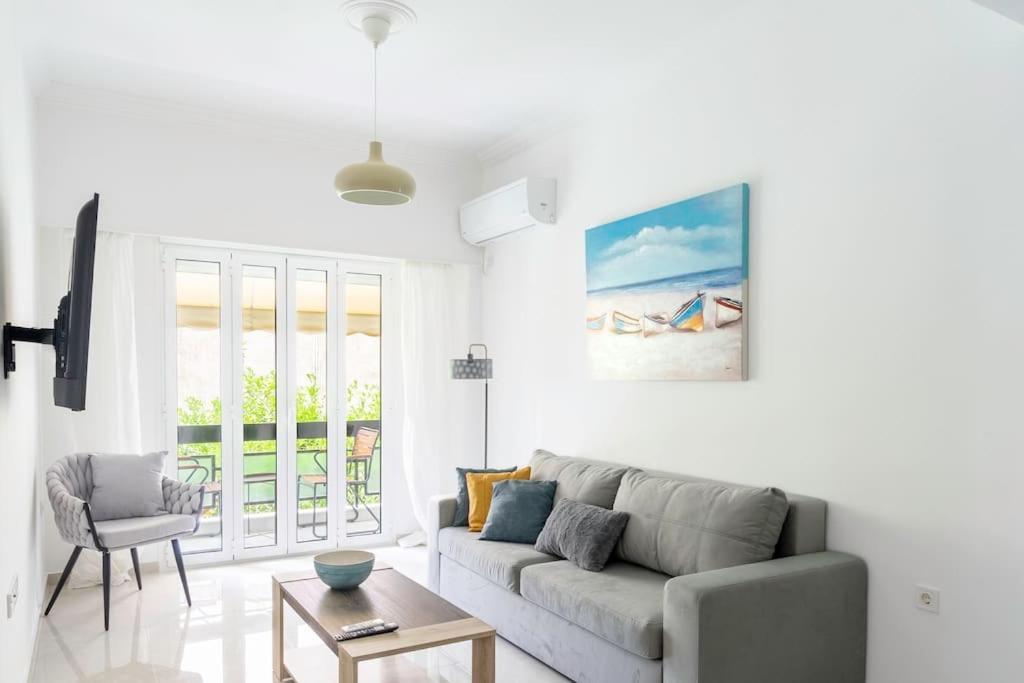 Apartament Alimos Sun-filled *